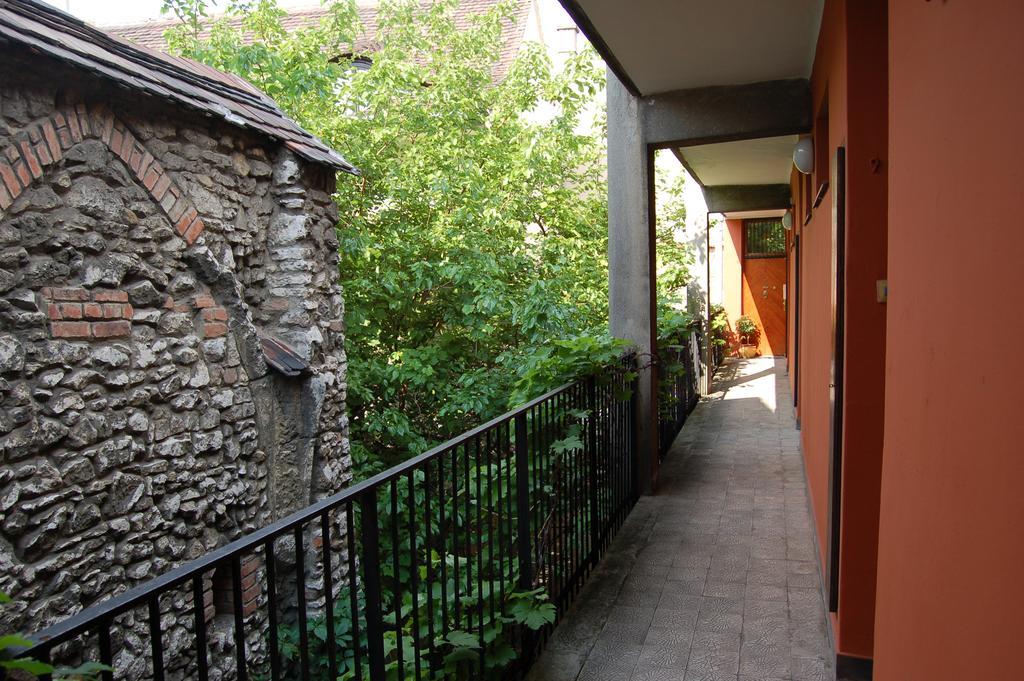 Buda Castle Apartments Budapest Szoba fotó